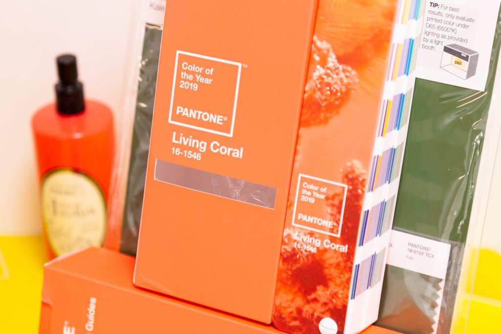 Pantone Metallics - Espaço da Cor Pantone - Lexus Groupe Pantone Metallics - Espaço da Cor Pantone - Lexus Groupe