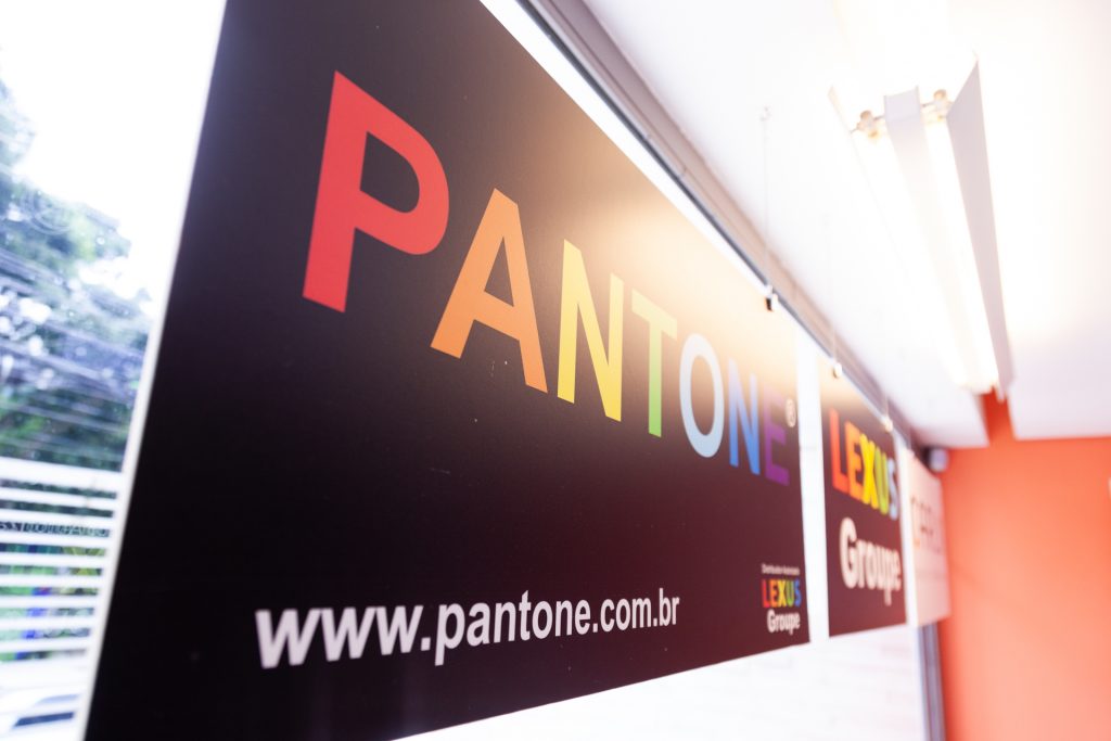 Pantone Metallics - Espaço da Cor Pantone - Lexus Groupe Pantone Metallics - Espaço da Cor Pantone - Lexus Groupe