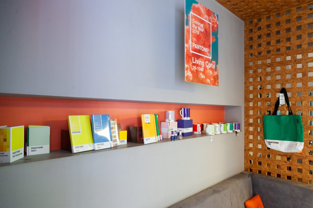 Pantone Metallics - Espaço da Cor Pantone - Lexus Groupe Pantone Metallics - Espaço da Cor Pantone - Lexus Groupe