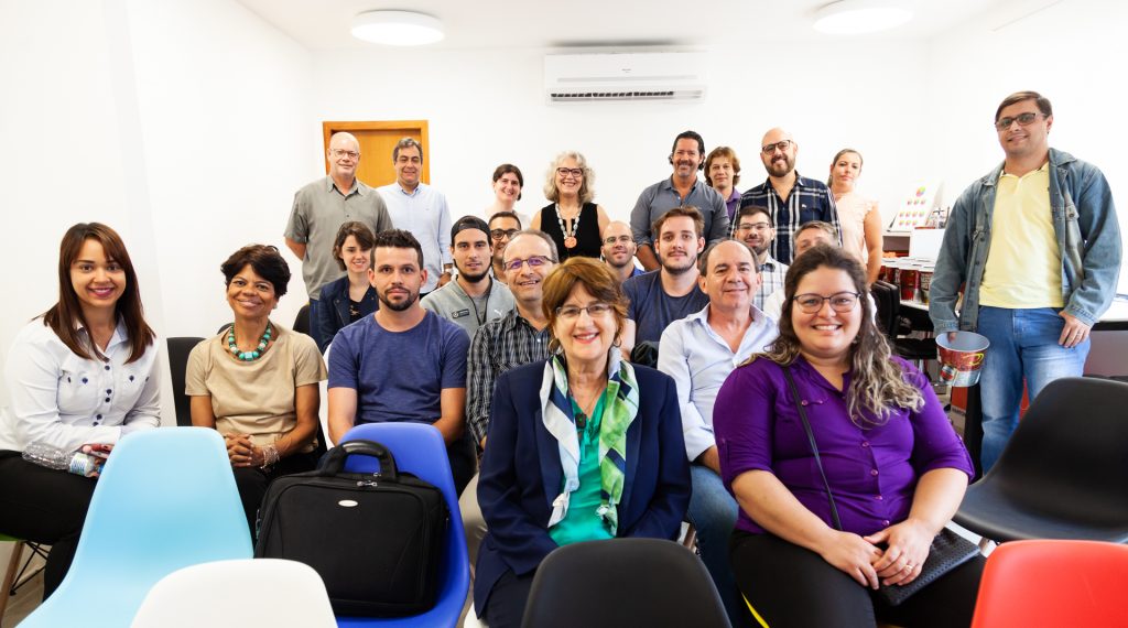 Pantone Metallics - Espaço da Cor Pantone - Lexus Groupe Pantone Metallics - Espaço da Cor Pantone - Lexus Groupe