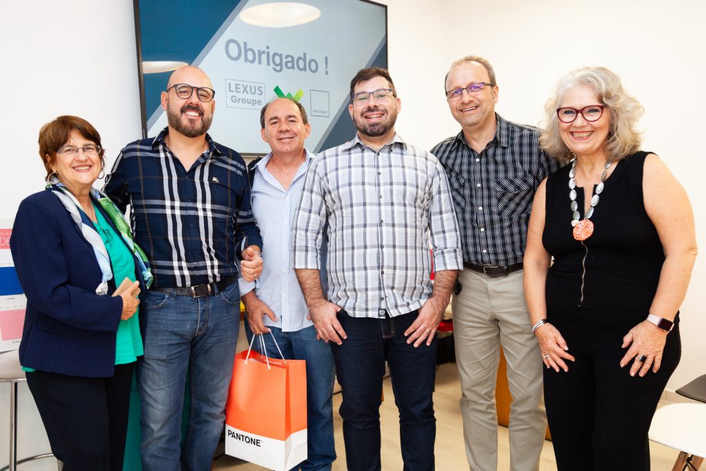 Pantone Metallics - Espaço da Cor Pantone - Lexus Groupe Pantone Metallics - Espaço da Cor Pantone - Lexus Groupe